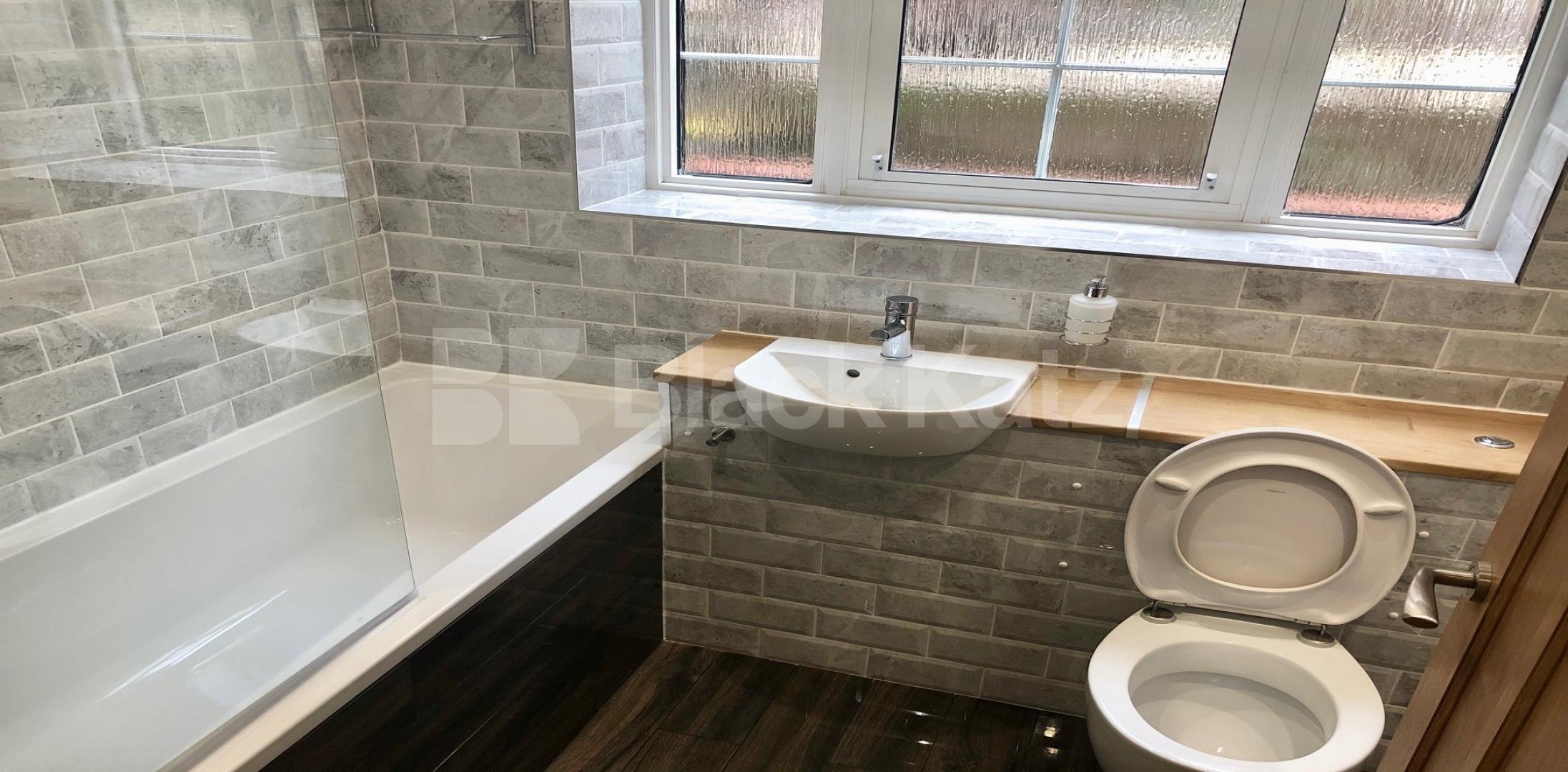 			LET , 2 Bedroom, 1 bath, 1 reception Apartment			 Page Street, St. James Park/Westminster 